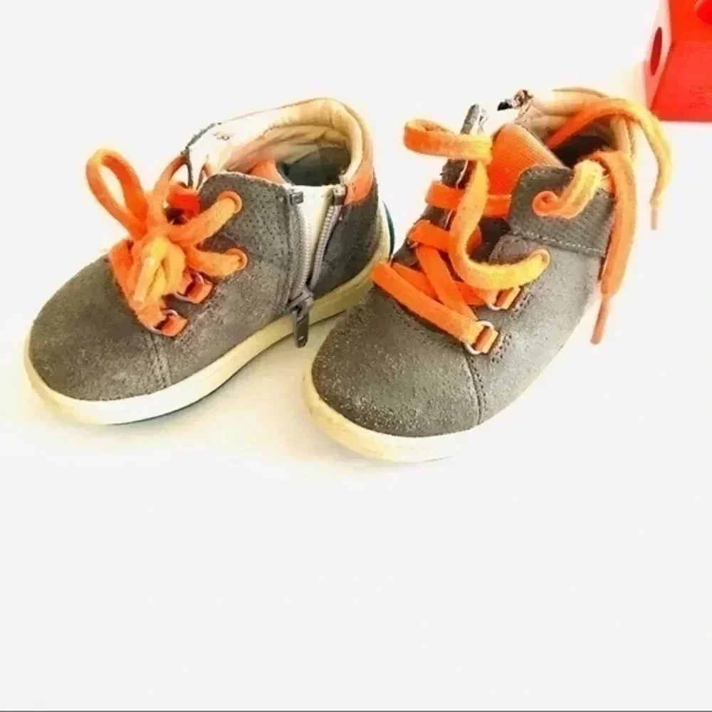 Clarks toddlers shoes/size 4.5/EUC